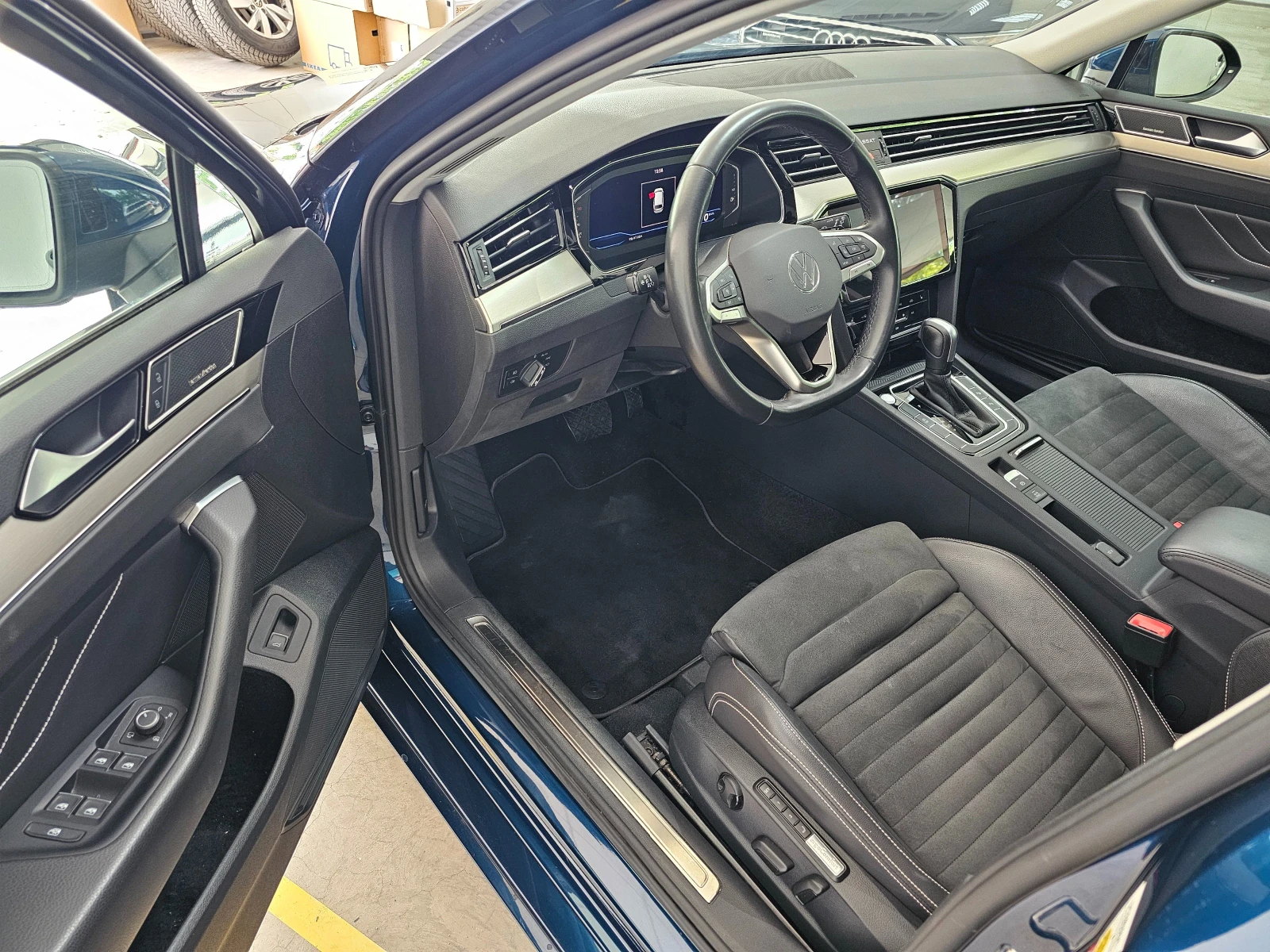 VW Passat 2.0tdi Elegance"Harman-Kardon"ACC"Matr - изображение 6