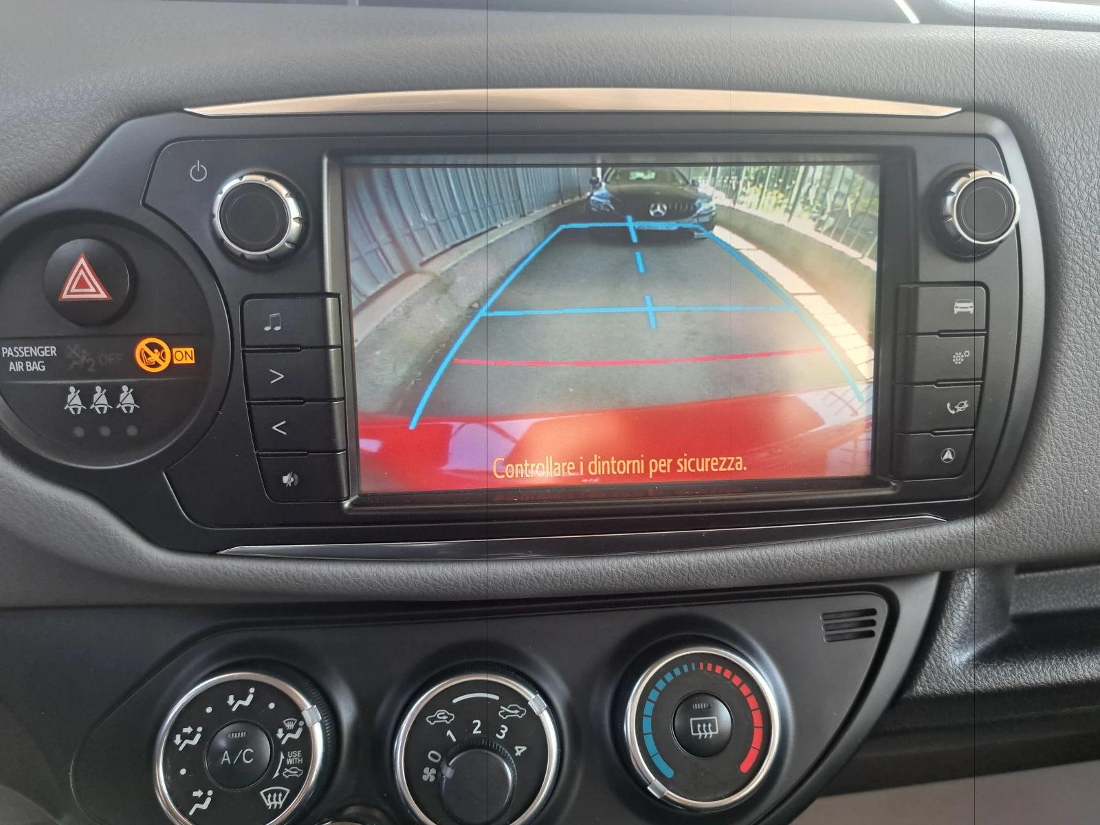 Toyota Yaris 1.33VVT-I-CAMERA-LED-ПЕРФЕКТНА - изображение 8