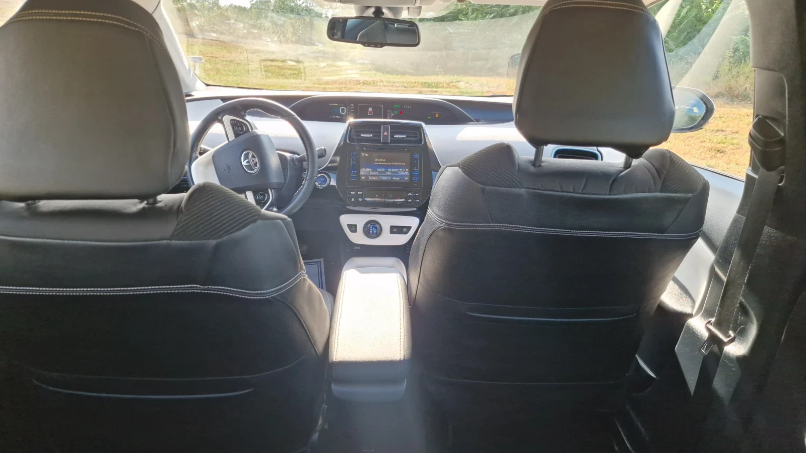 Toyota Prius 1.8  140кс - изображение 5