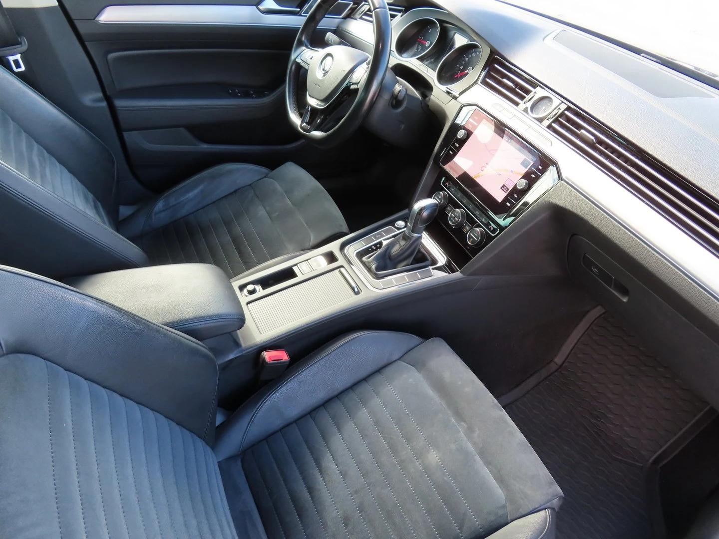 VW Passat Highline 2.0TDI SCR BMT 4MOTION - изображение 6