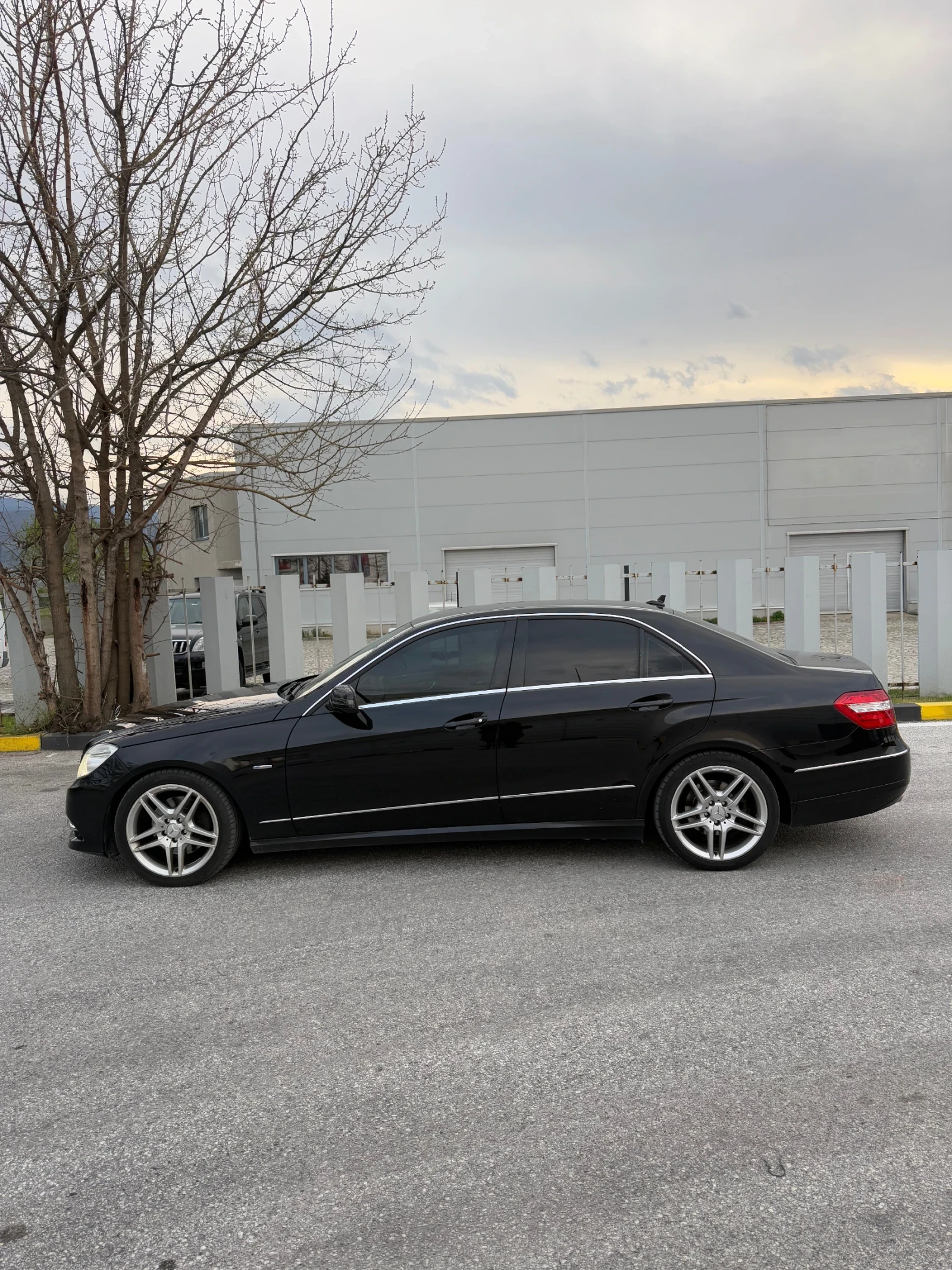 Mercedes-Benz E 350 Подгрев Обдухване Harman Kardon, снимка 2 - Автомобили и джипове - 54165744