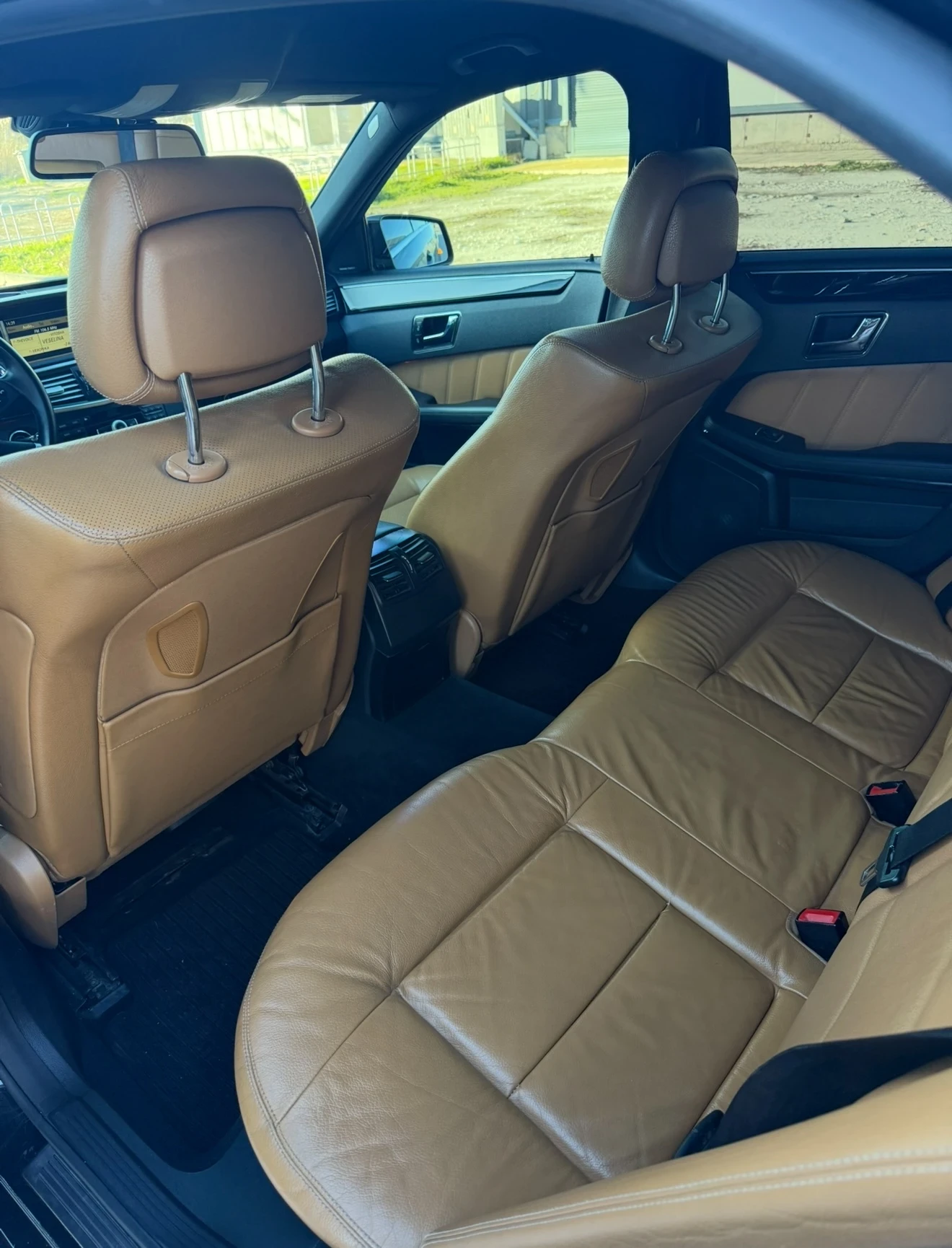 Mercedes-Benz E 350 Подгрев Обдухване Harman Kardon, снимка 14 - Автомобили и джипове - 54165744