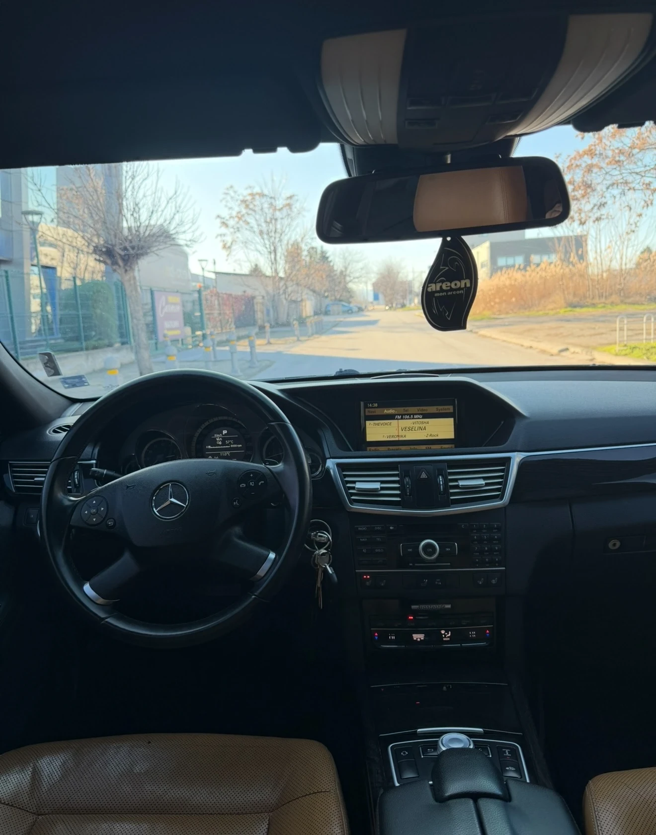 Mercedes-Benz E 350 Подгрев Обдухване Harman Kardon, снимка 12 - Автомобили и джипове - 54165744