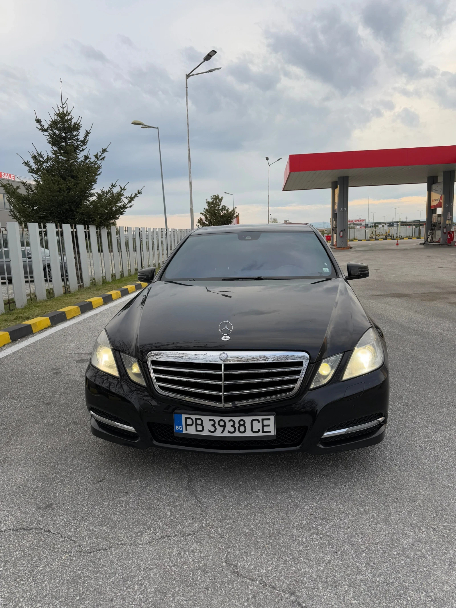 Mercedes-Benz E 350 Подгрев Обдухване Harman Kardon, снимка 3 - Автомобили и джипове - 54165744