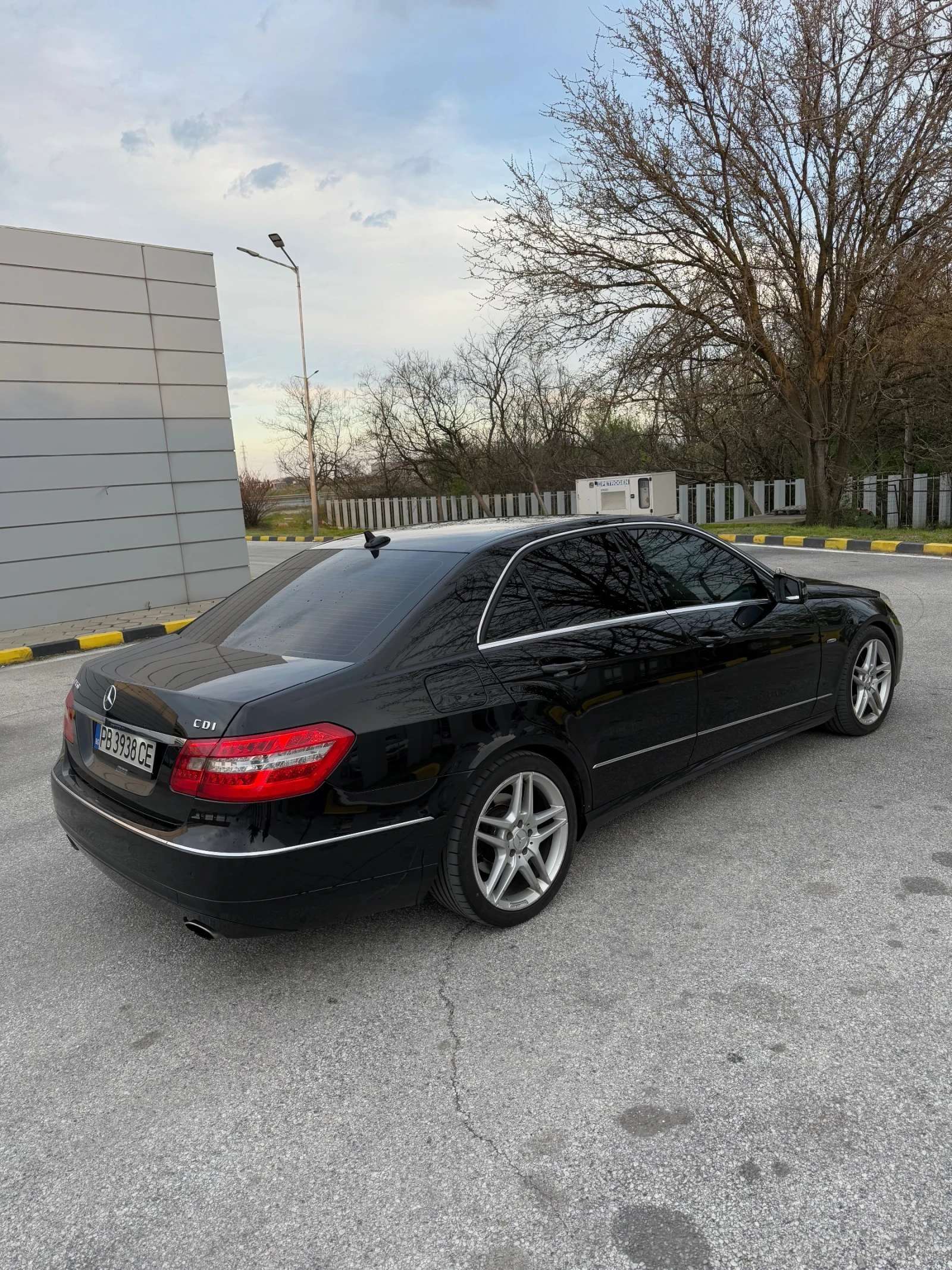 Mercedes-Benz E 350 Подгрев Обдухване Harman Kardon, снимка 5 - Автомобили и джипове - 54165744