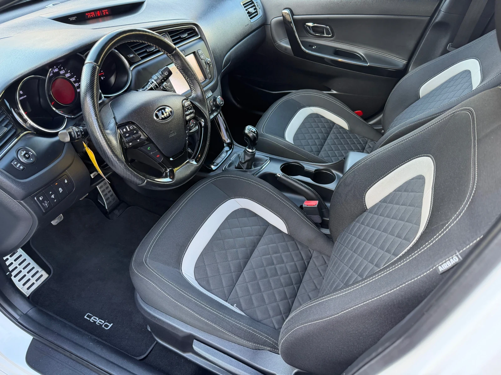 Kia Ceed GT, снимка 13 - Автомобили и джипове - 54557305