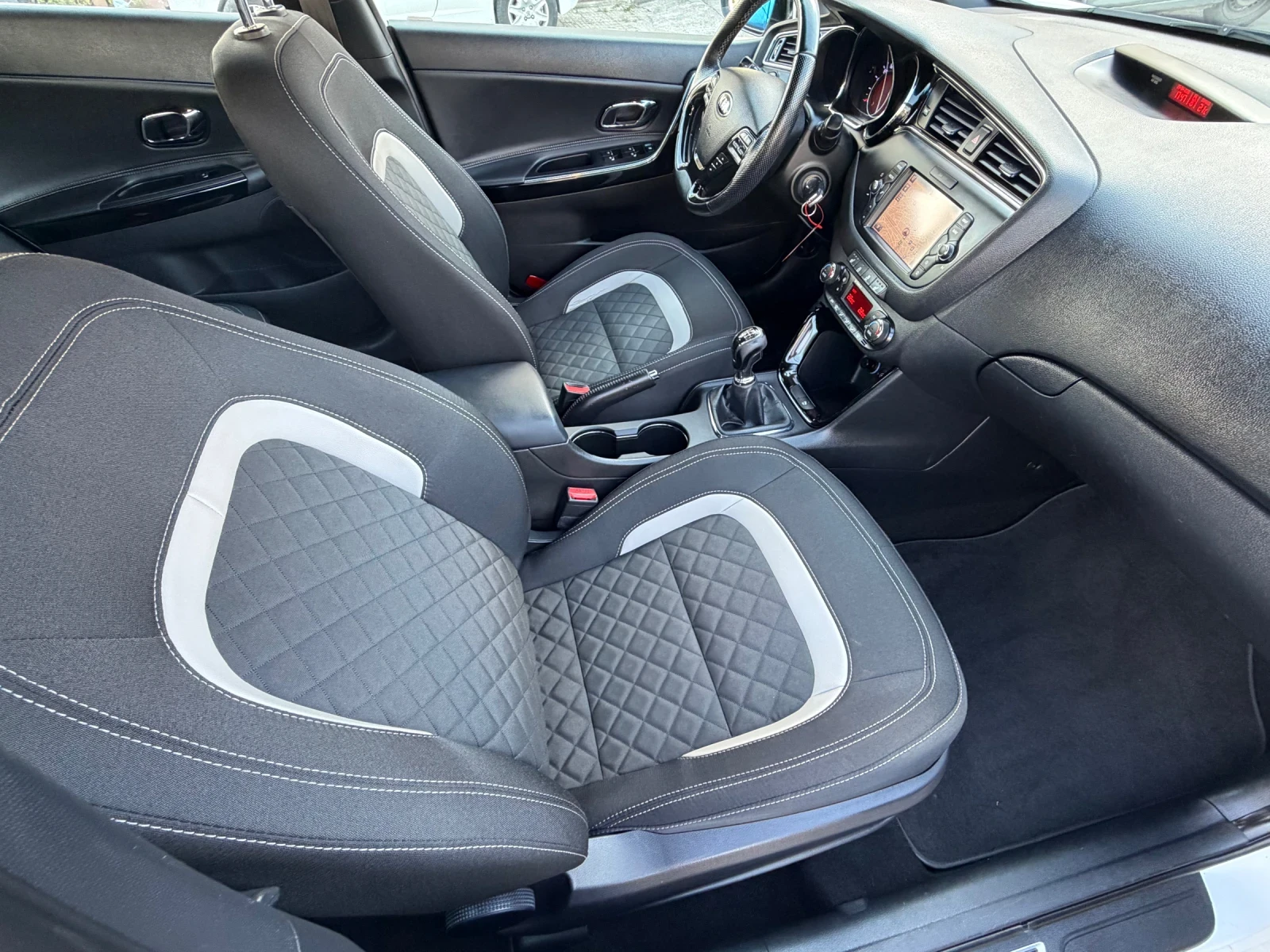 Kia Ceed GT, снимка 14 - Автомобили и джипове - 54557305