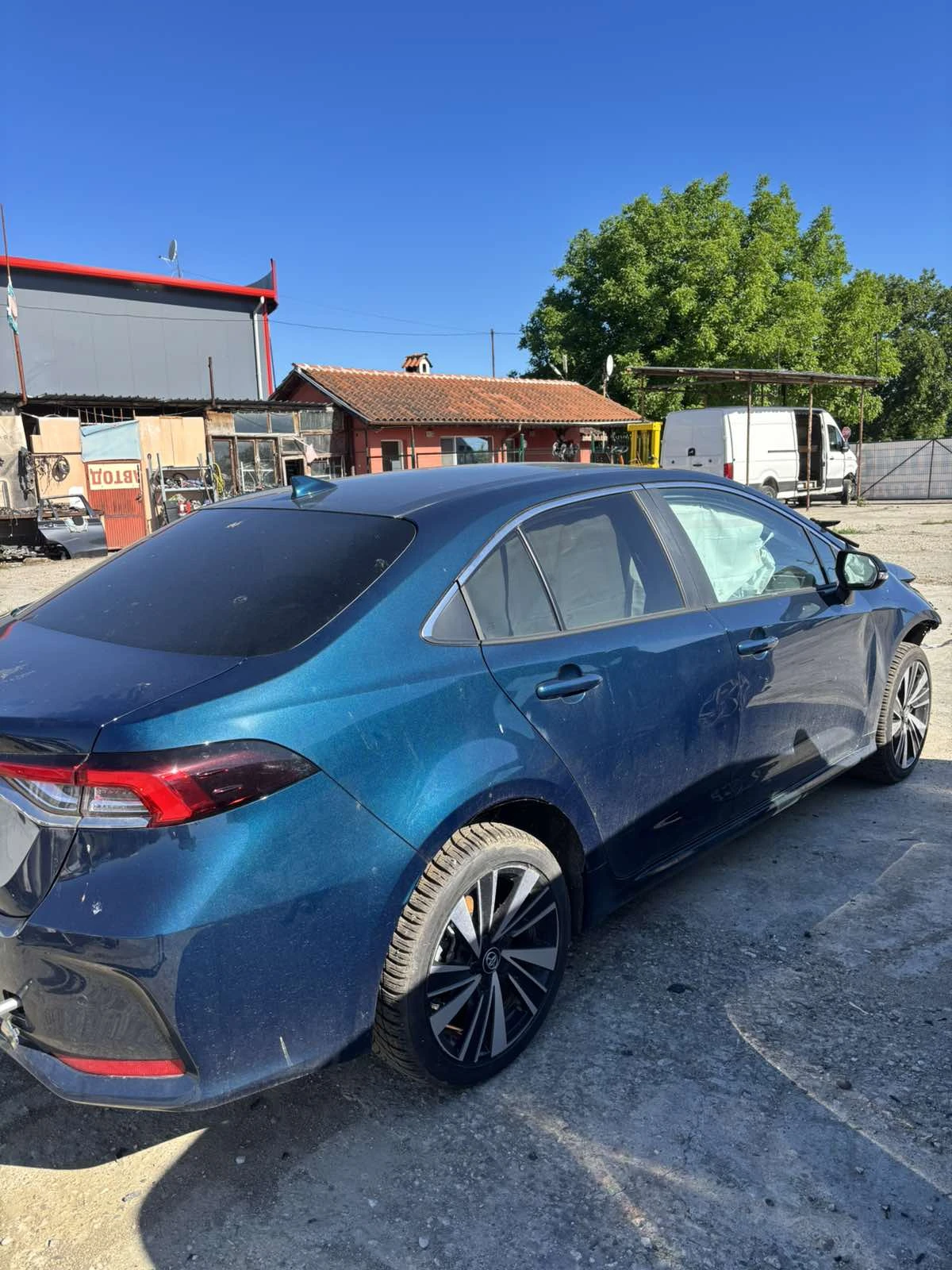Toyota Corolla 1.8 Hybrid, снимка 4 - Автомобили и джипове - 54717492