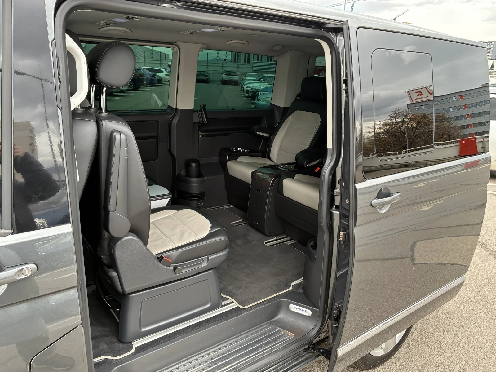 VW Multivan 2.0 TDI Business , снимка 10 - Автомобили и джипове - 55432981