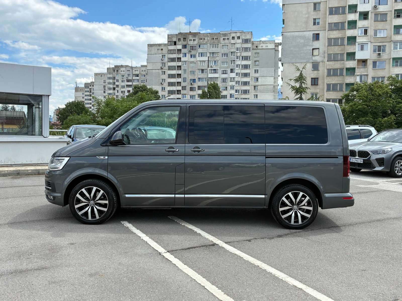 VW Multivan 2.0 TDI Business , снимка 3 - Автомобили и джипове - 55432981