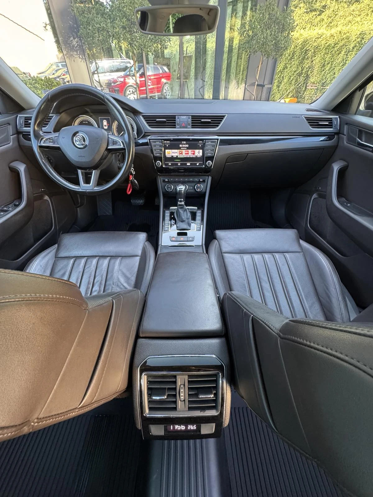 Skoda Superb Laurin&Klement 4x4, снимка 13 - Автомобили и джипове - 55617190