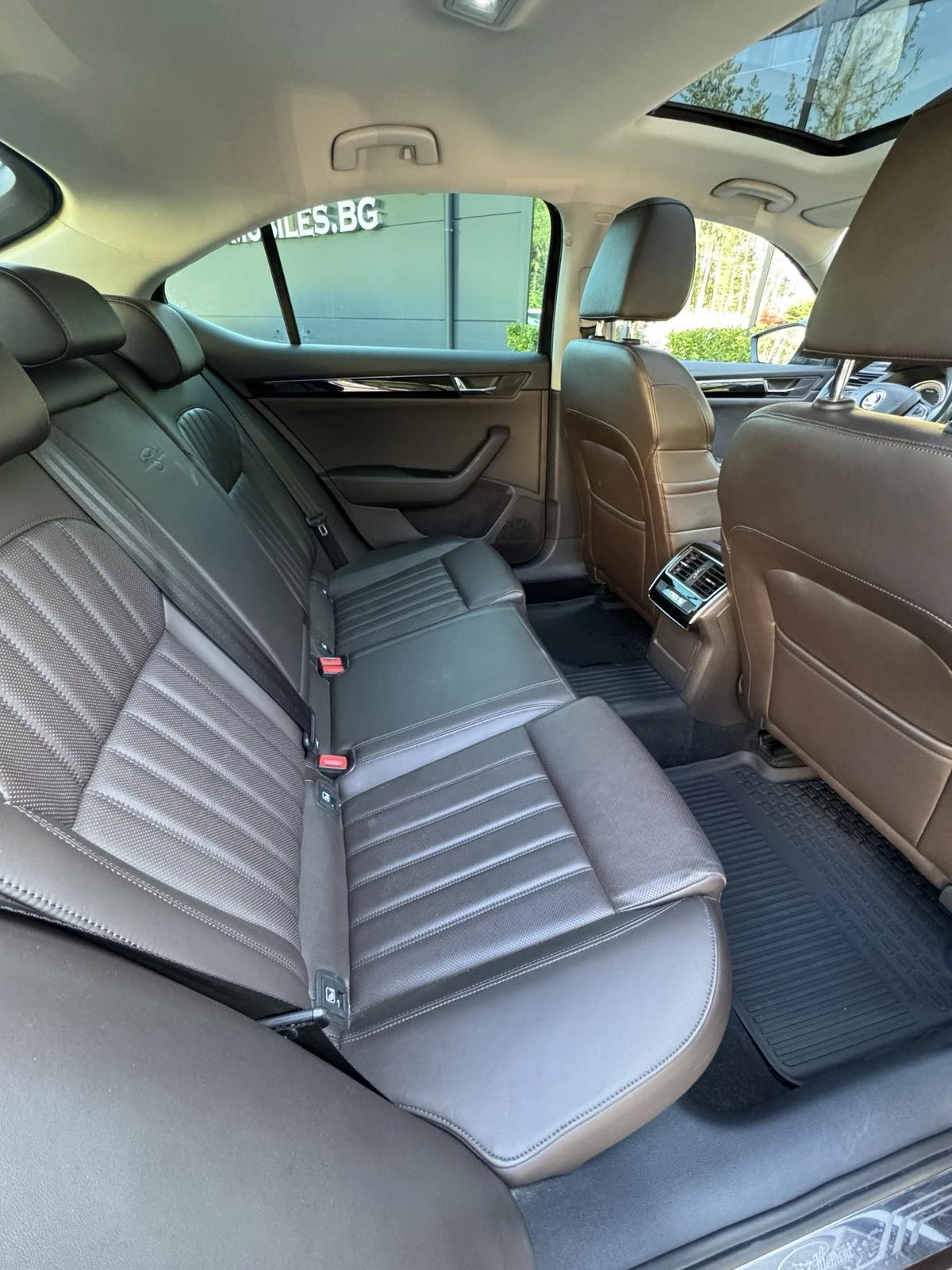 Skoda Superb Laurin&Klement 4x4, снимка 11 - Автомобили и джипове - 55617190