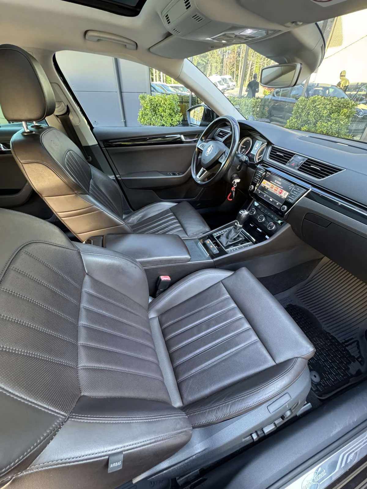 Skoda Superb Laurin&Klement 4x4, снимка 12 - Автомобили и джипове - 55617190