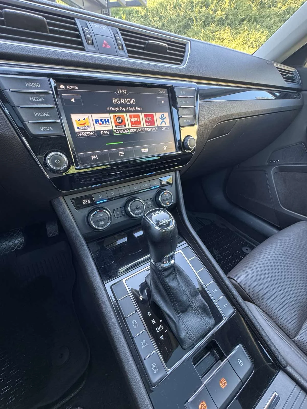 Skoda Superb Laurin&Klement 4x4, снимка 15 - Автомобили и джипове - 55617190