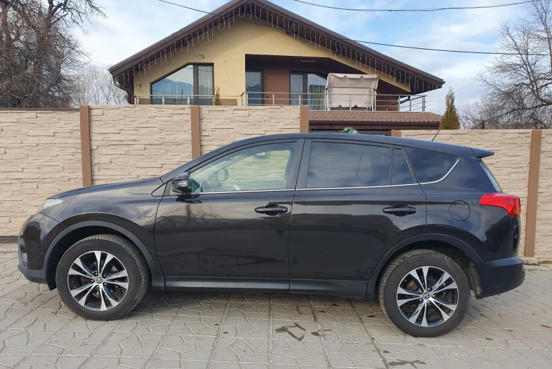 Toyota Rav4 2.0 D-4D, снимка 8 - Автомобили и джипове - 48435153