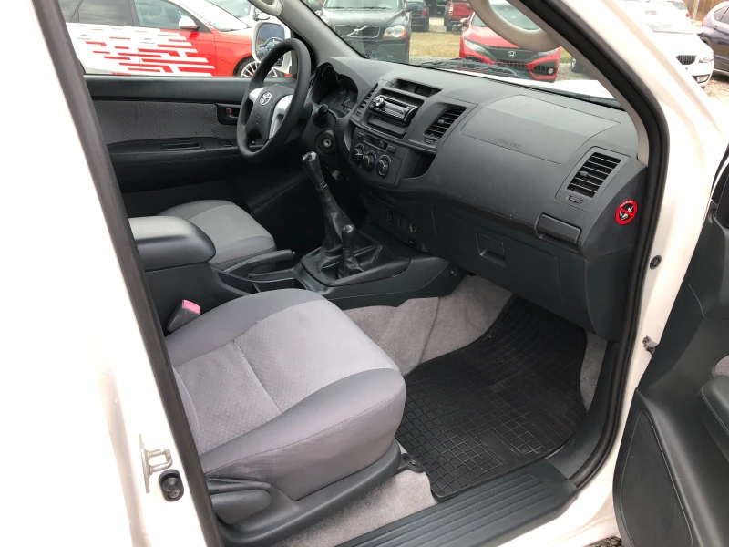 Toyota Hilux 2.5D4D KLIMATIK, снимка 10 - Автомобили и джипове - 49468827