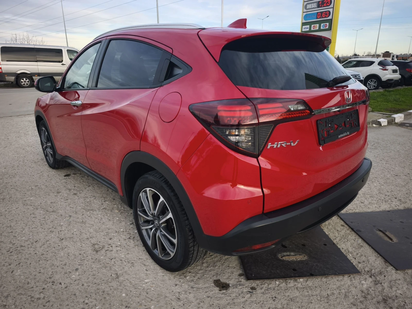Honda Hr-v 1.5i EXCLUSIVE FACE FULL SERVICE IN HONDA NEW !! - изображение 5