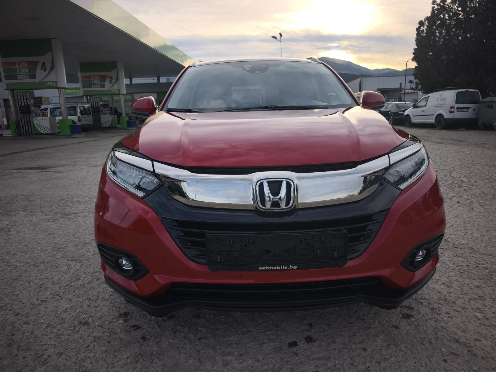 Honda Hr-v 1.5i EXCLUSIVE FACE FULL SERVICE IN HONDA NEW !! - изображение 2