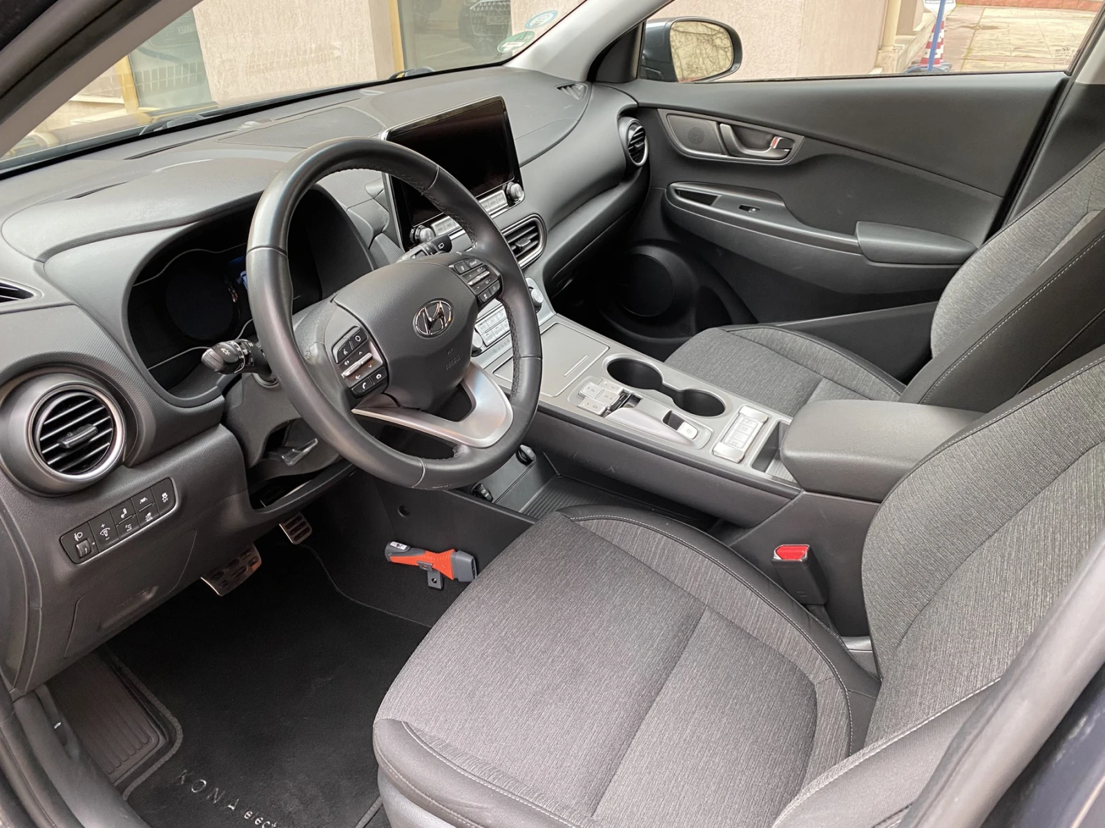 Hyundai Kona Fashion/ Electric/ 64 kWh/ 100% SOH/ Bluelink/ , снимка 10 - Автомобили и джипове - 54046257