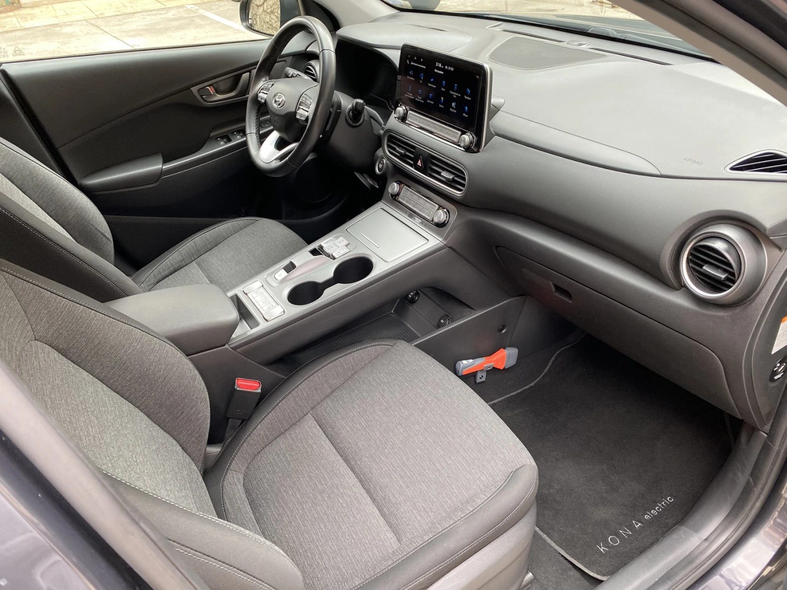 Hyundai Kona Fashion/ Electric/ 64 kWh/ 100% SOH/ Bluelink/ , снимка 11 - Автомобили и джипове - 54046257