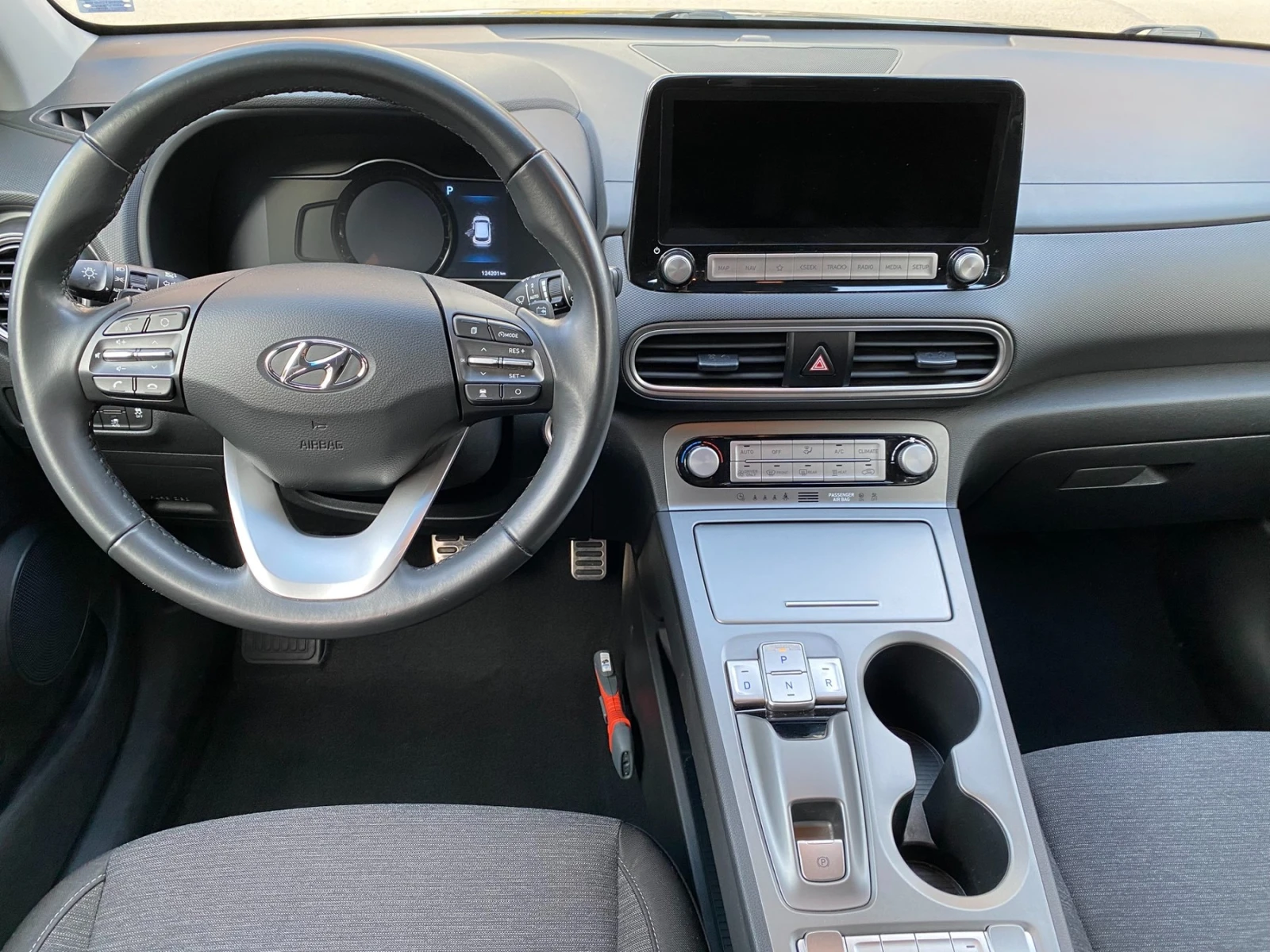 Hyundai Kona Fashion/ Electric/ 64 kWh/ 100% SOH/ Bluelink/ , снимка 9 - Автомобили и джипове - 54046257