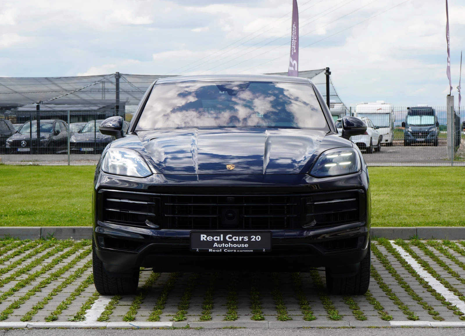 Porsche Cayenne COUPE* V6* BOSE* DISTR* CHRONO* PANO* 360 CAM* , снимка 2 - Автомобили и джипове - 55395241