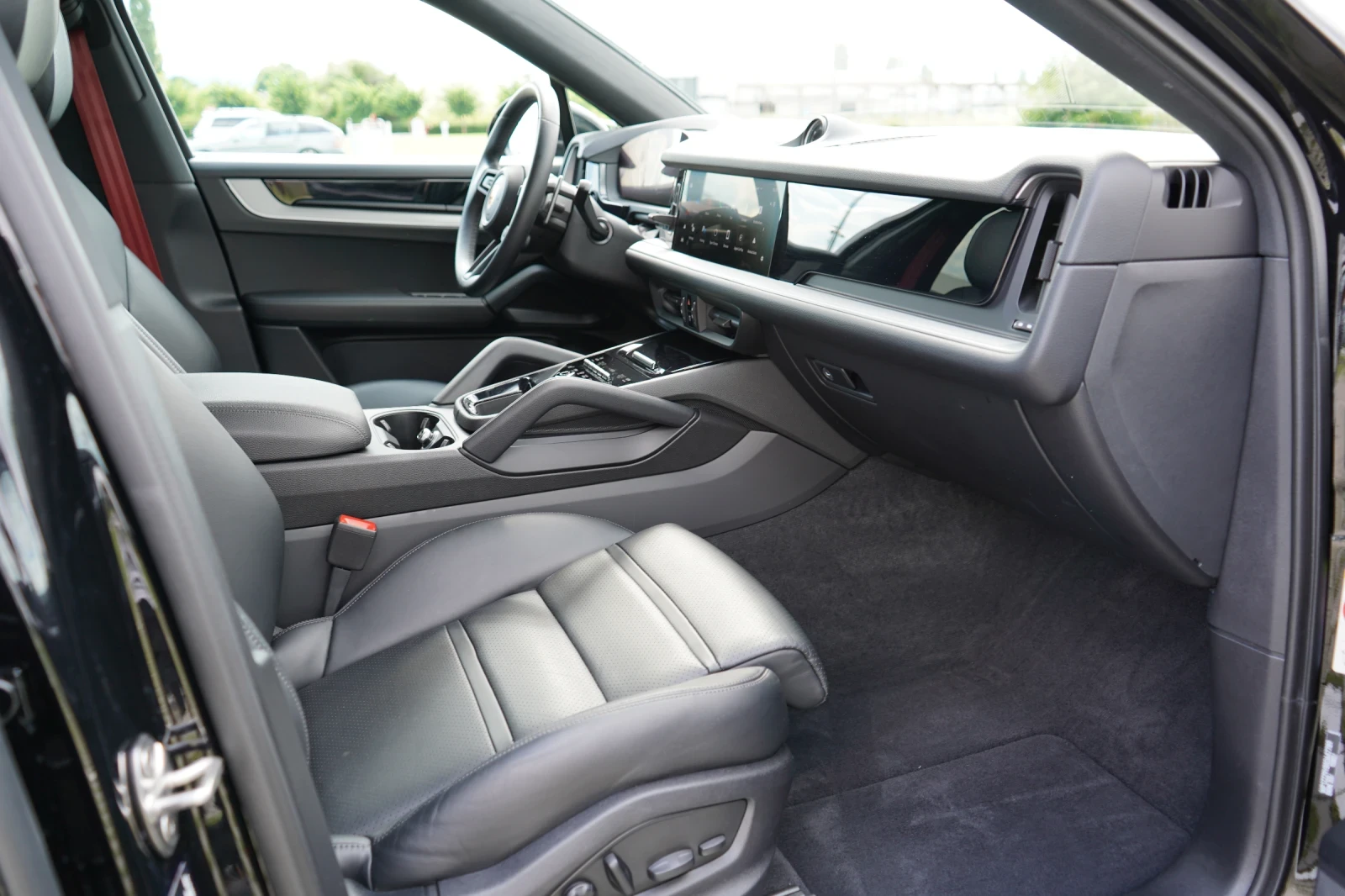 Porsche Cayenne COUPE* V6* BOSE* DISTR* CHRONO* PANO* 360 CAM* , снимка 14 - Автомобили и джипове - 55395241