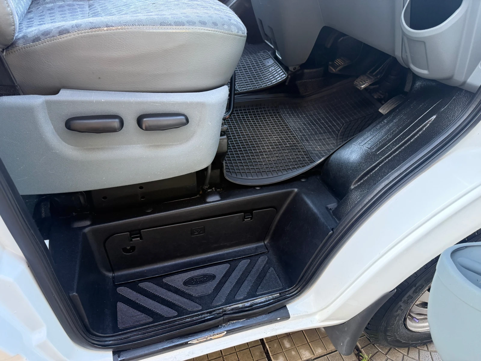 Ford Transit 2.4  - изображение 7