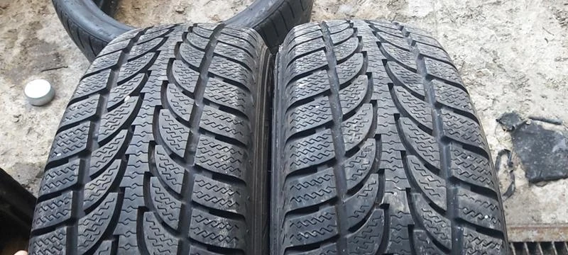 Гуми Зимни 215/70R16, снимка 1 - Гуми и джанти - 31495579