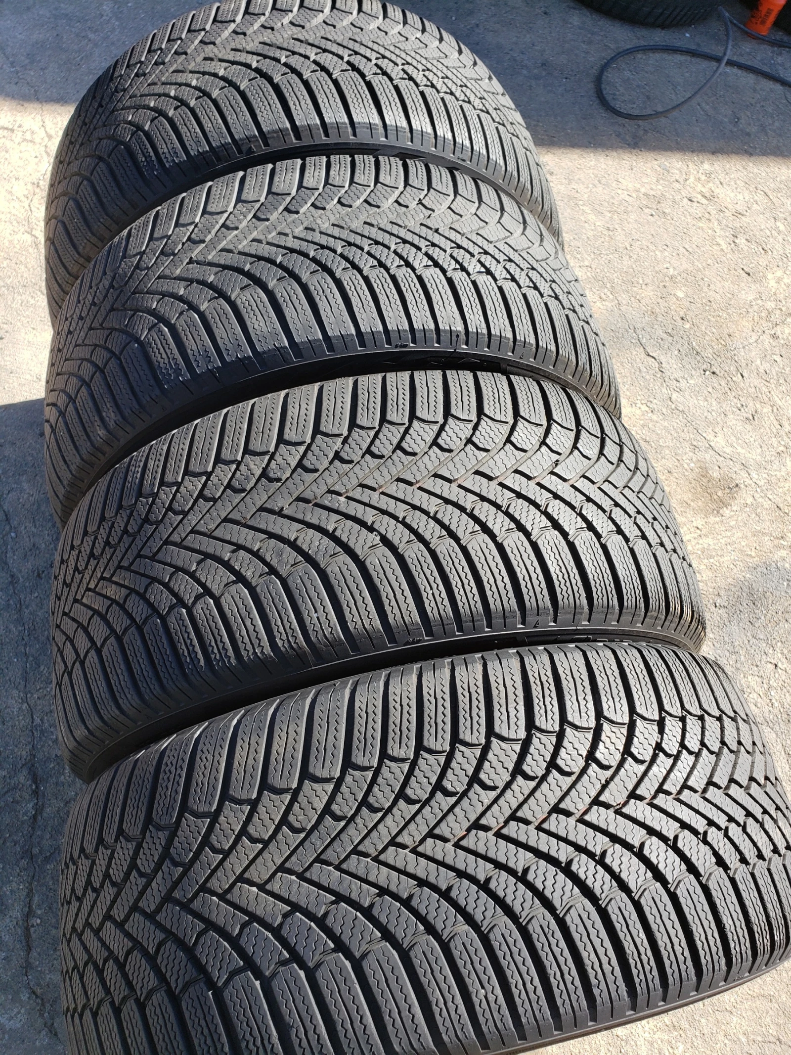 Гуми Зимни 225/50R17, снимка 5 - Гуми и джанти - 56357779