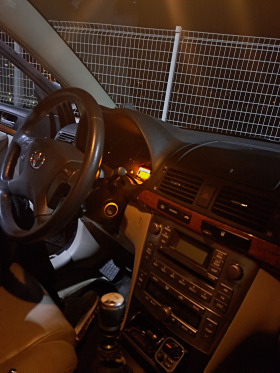 Toyota Avensis, снимка 6 - Автомобили и джипове - 45655888