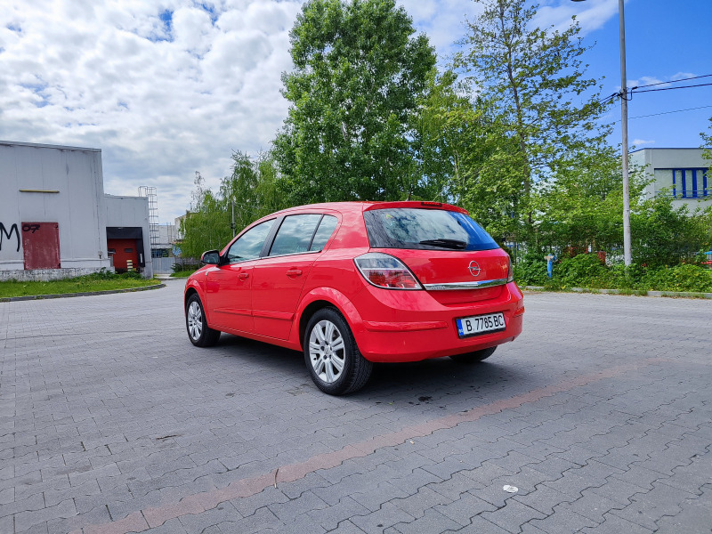 Opel Astra 1, 8 газ, снимка 4 - Автомобили и джипове - 45541644