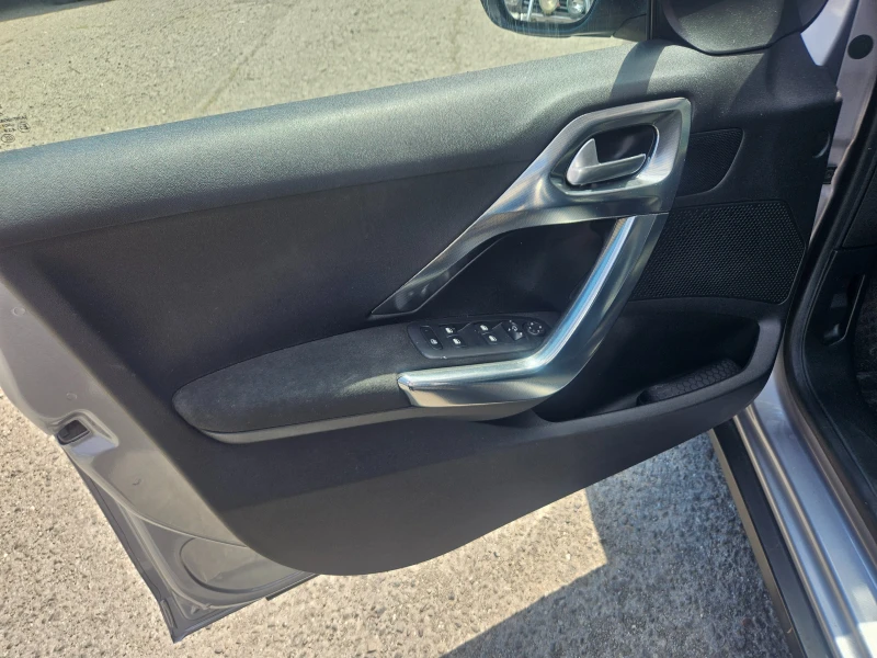 Peugeot 2008 1.6, снимка 11 - Автомобили и джипове - 53023837