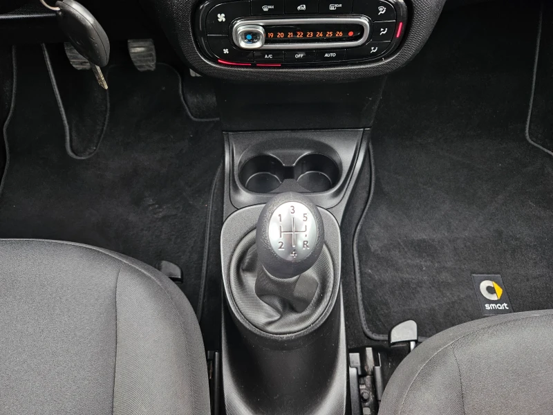 Smart Forfour 1.0i/AC, снимка 12 - Автомобили и джипове - 50325282