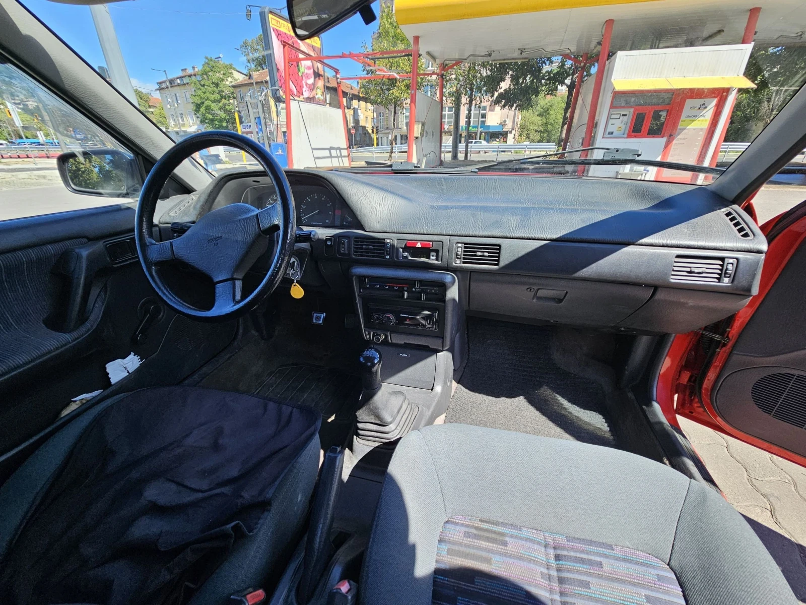 Mazda 323 1.3 C IV втори собственик - изображение 6