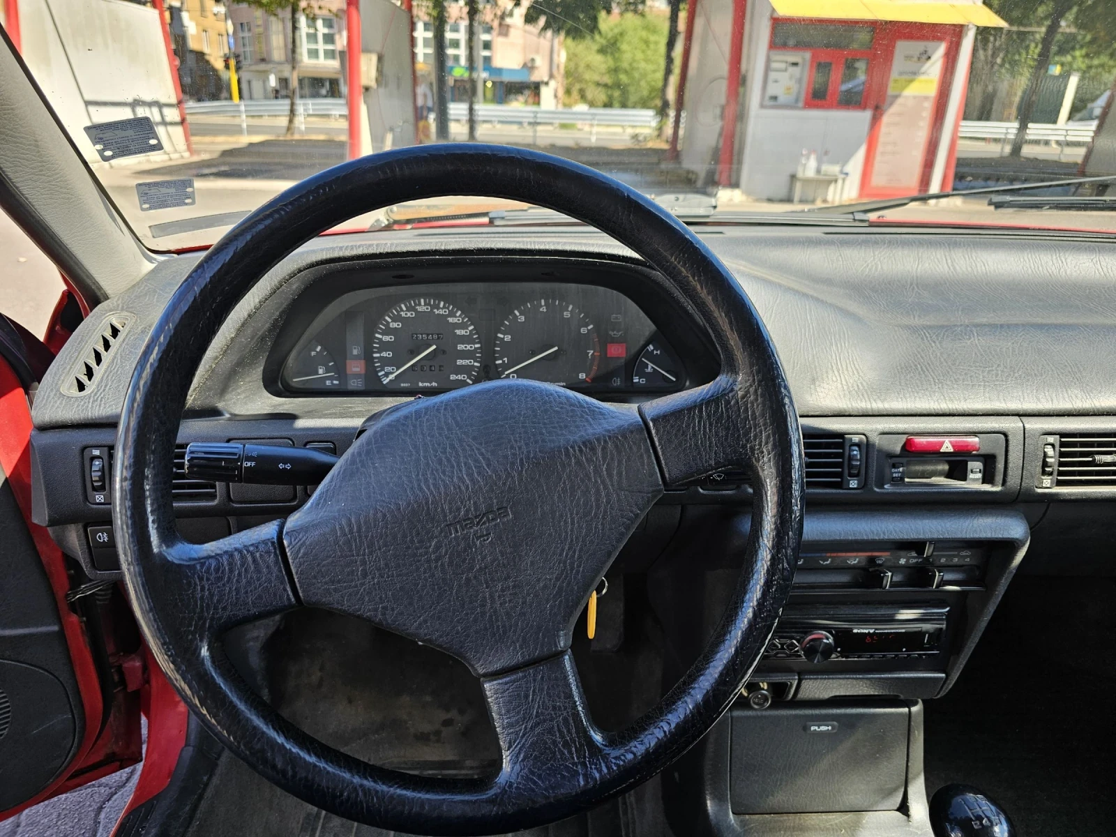 Mazda 323 1.3 C IV втори собственик - изображение 7