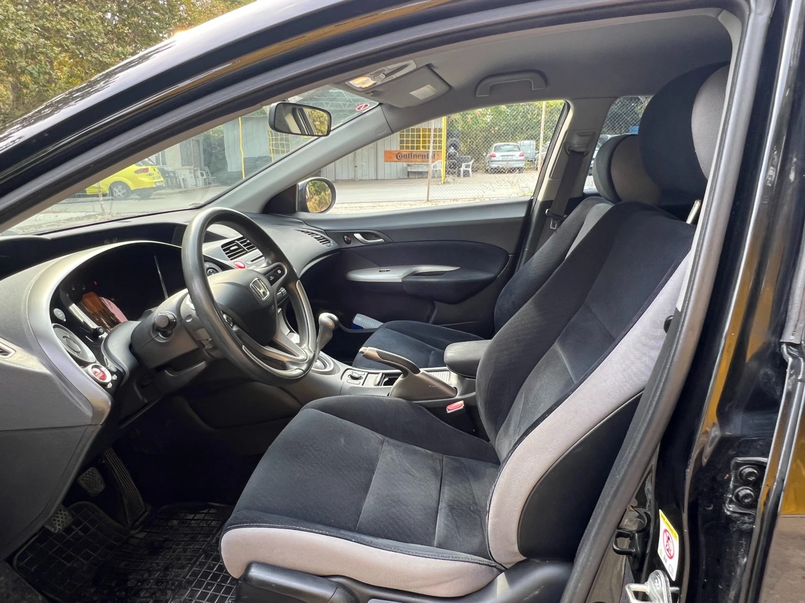 Honda Civic 5 DR 1.8. i- VTEC - изображение 5