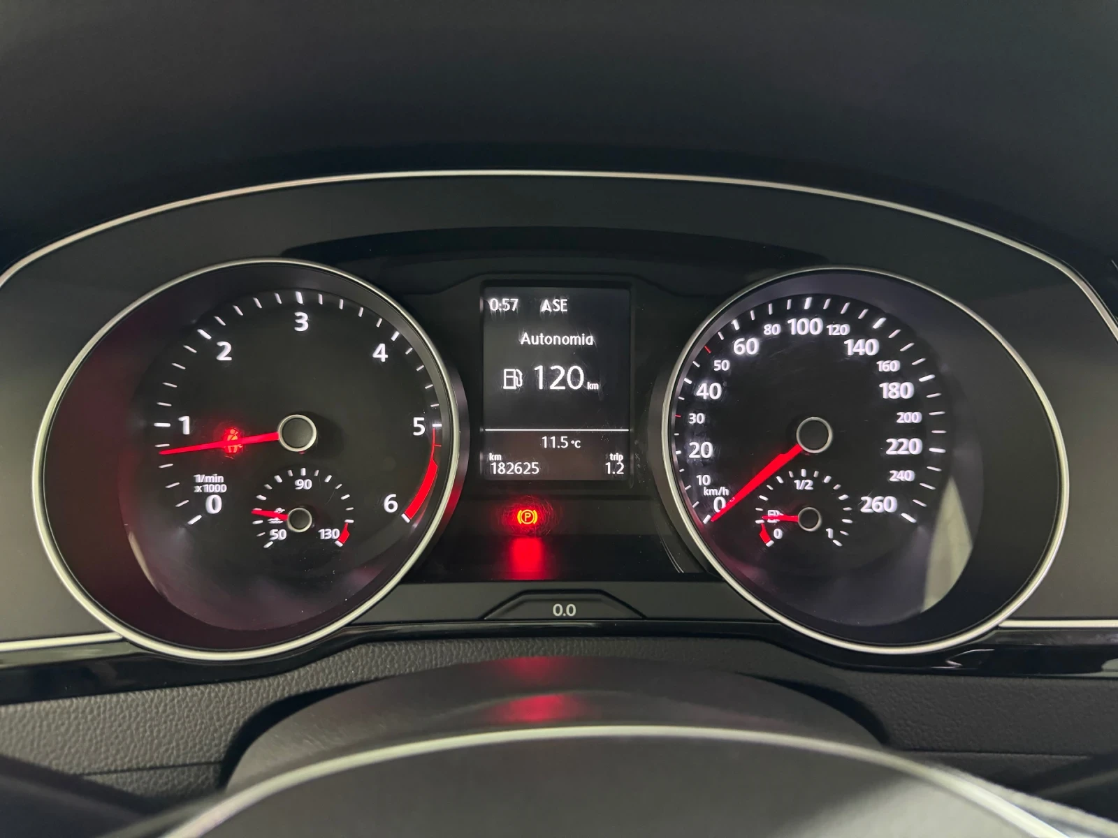 VW Passat 8 VARIANT 2.0 TDI 150 h.p. - Distronic/ Keyless, снимка 11 - Автомобили и джипове - 53870907