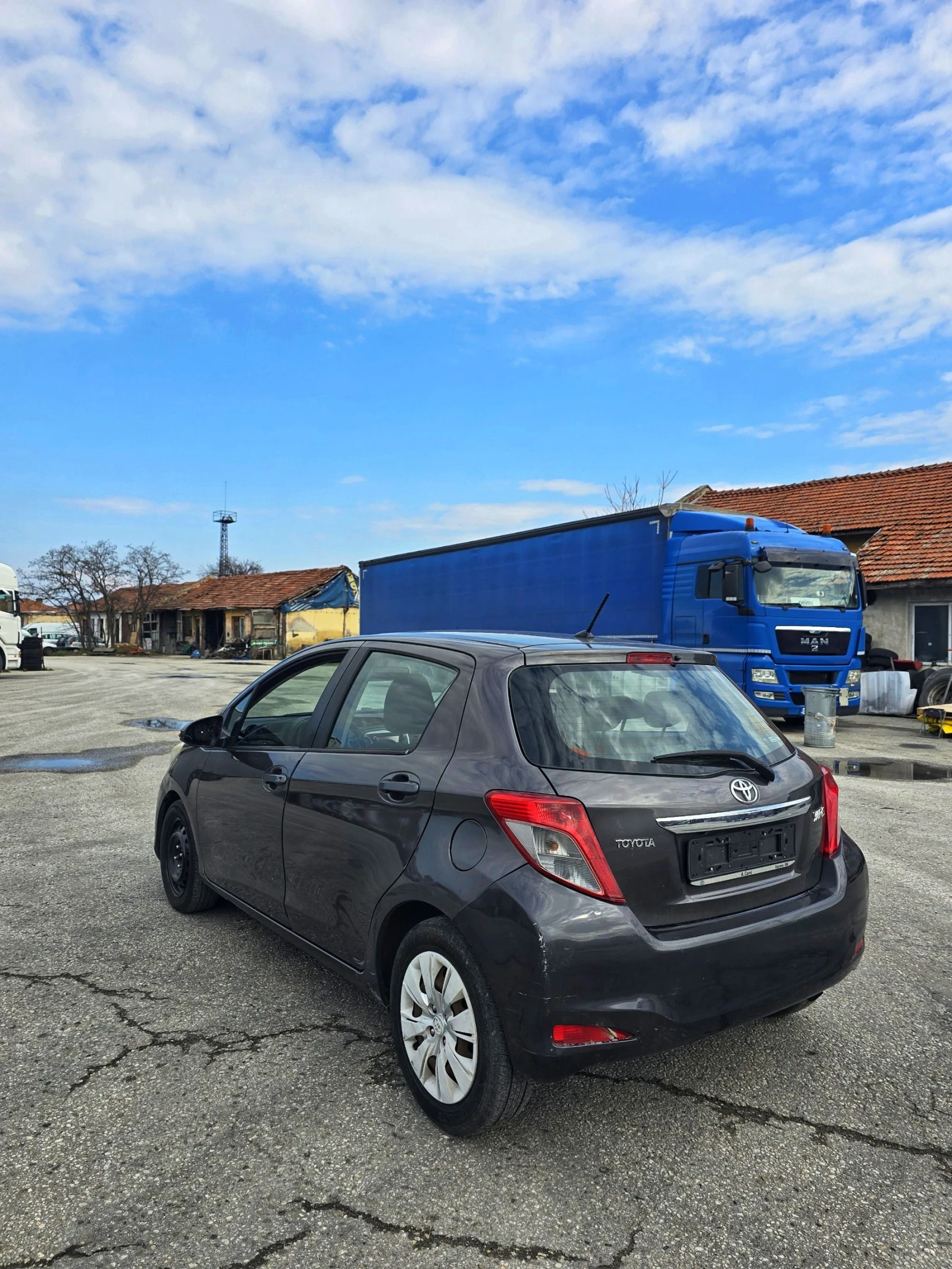 Toyota Yaris, снимка 4 - Автомобили и джипове - 54020100