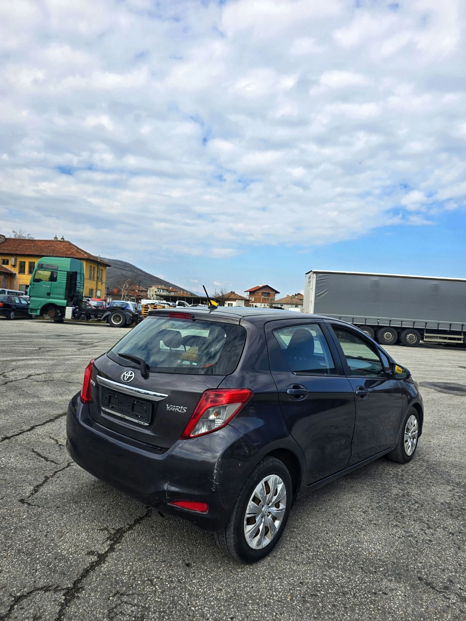 Toyota Yaris, снимка 3 - Автомобили и джипове - 54020100