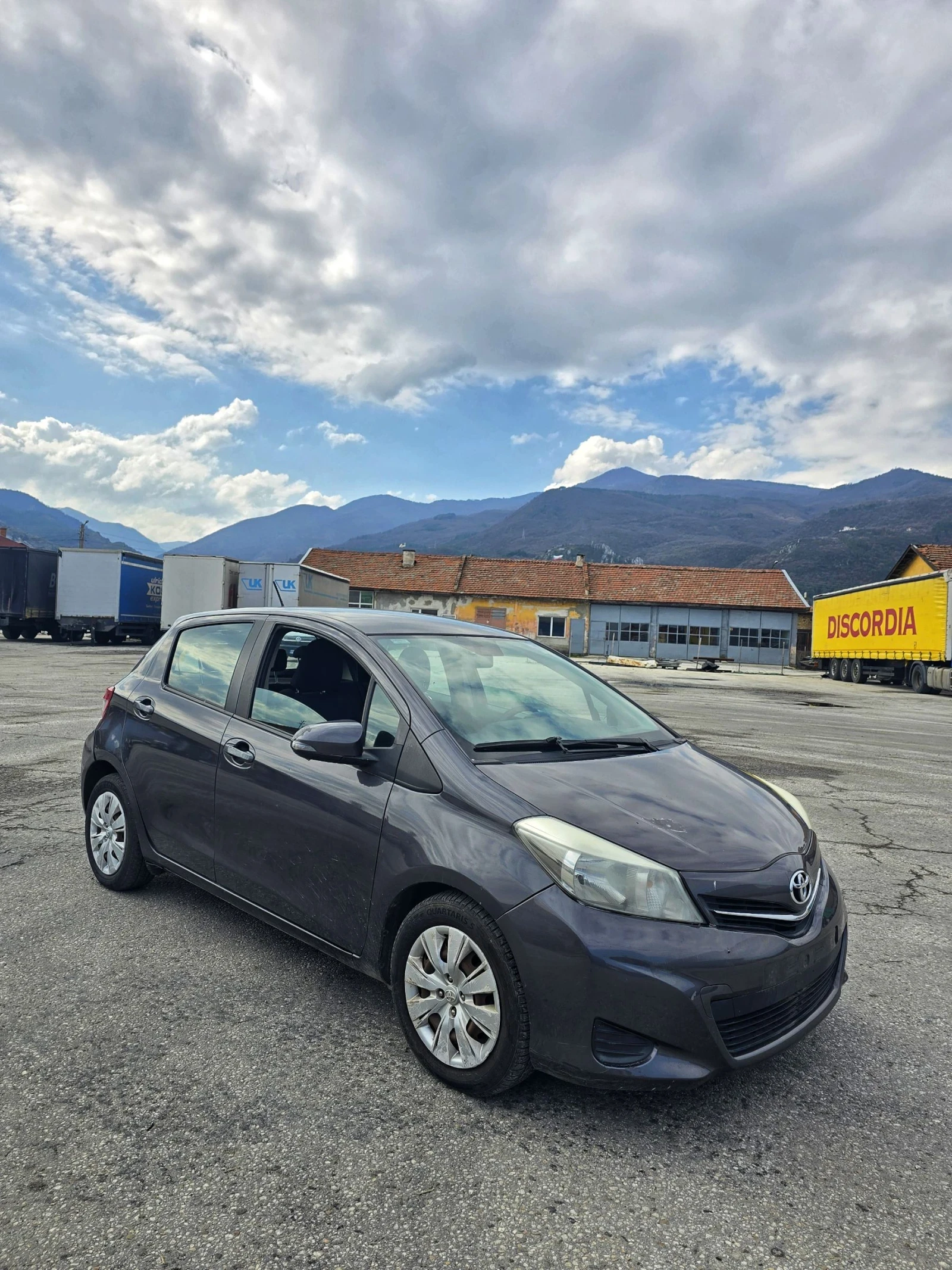 Toyota Yaris, снимка 2 - Автомобили и джипове - 54020100