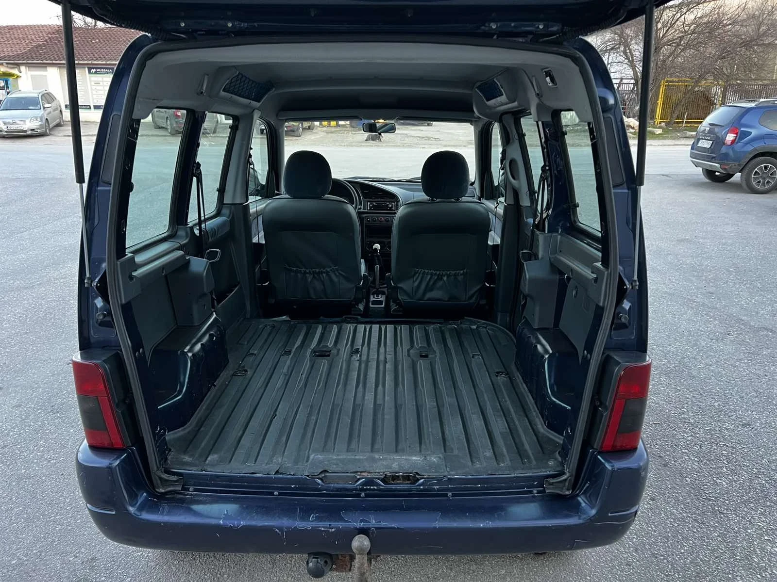 Citroen Berlingo 20HDI, снимка 16 - Автомобили и джипове - 54021879