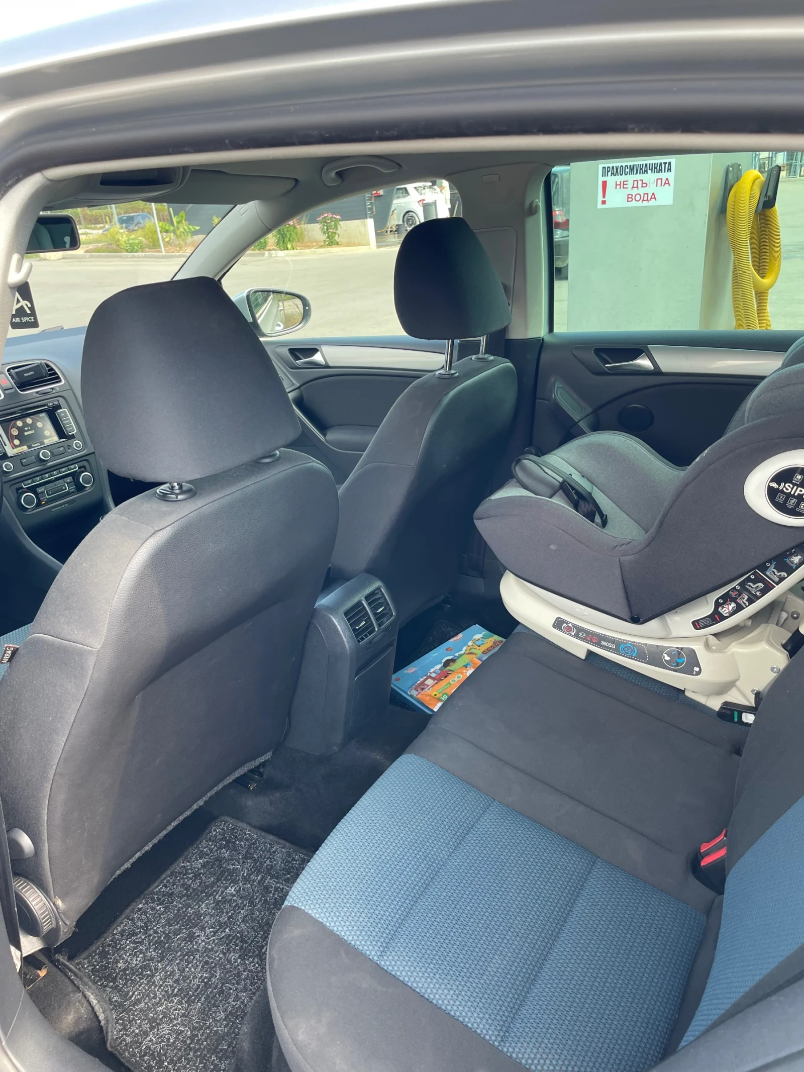 VW Golf 1.6 TDI, снимка 11 - Автомобили и джипове - 55151731