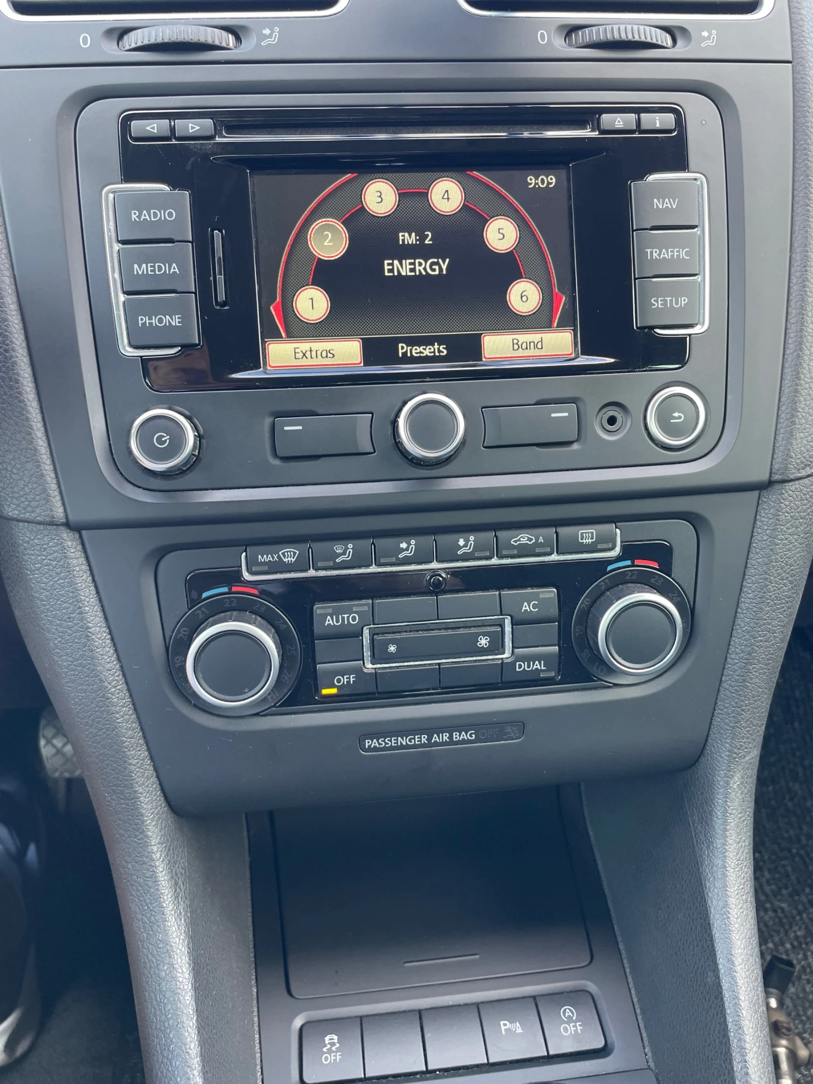 VW Golf 1.6 TDI, снимка 13 - Автомобили и джипове - 55151731