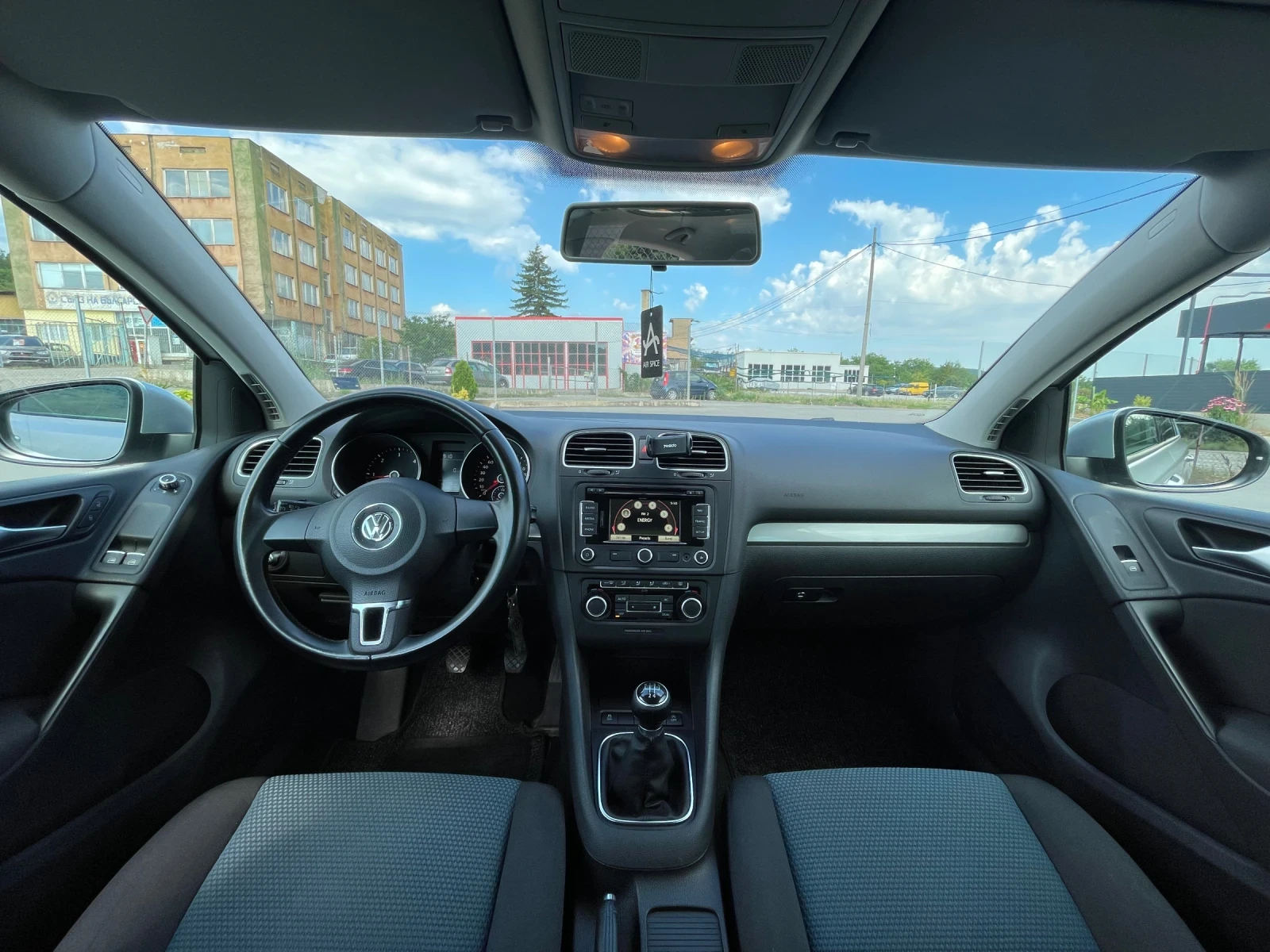 VW Golf 1.6 TDI, снимка 12 - Автомобили и джипове - 55151731