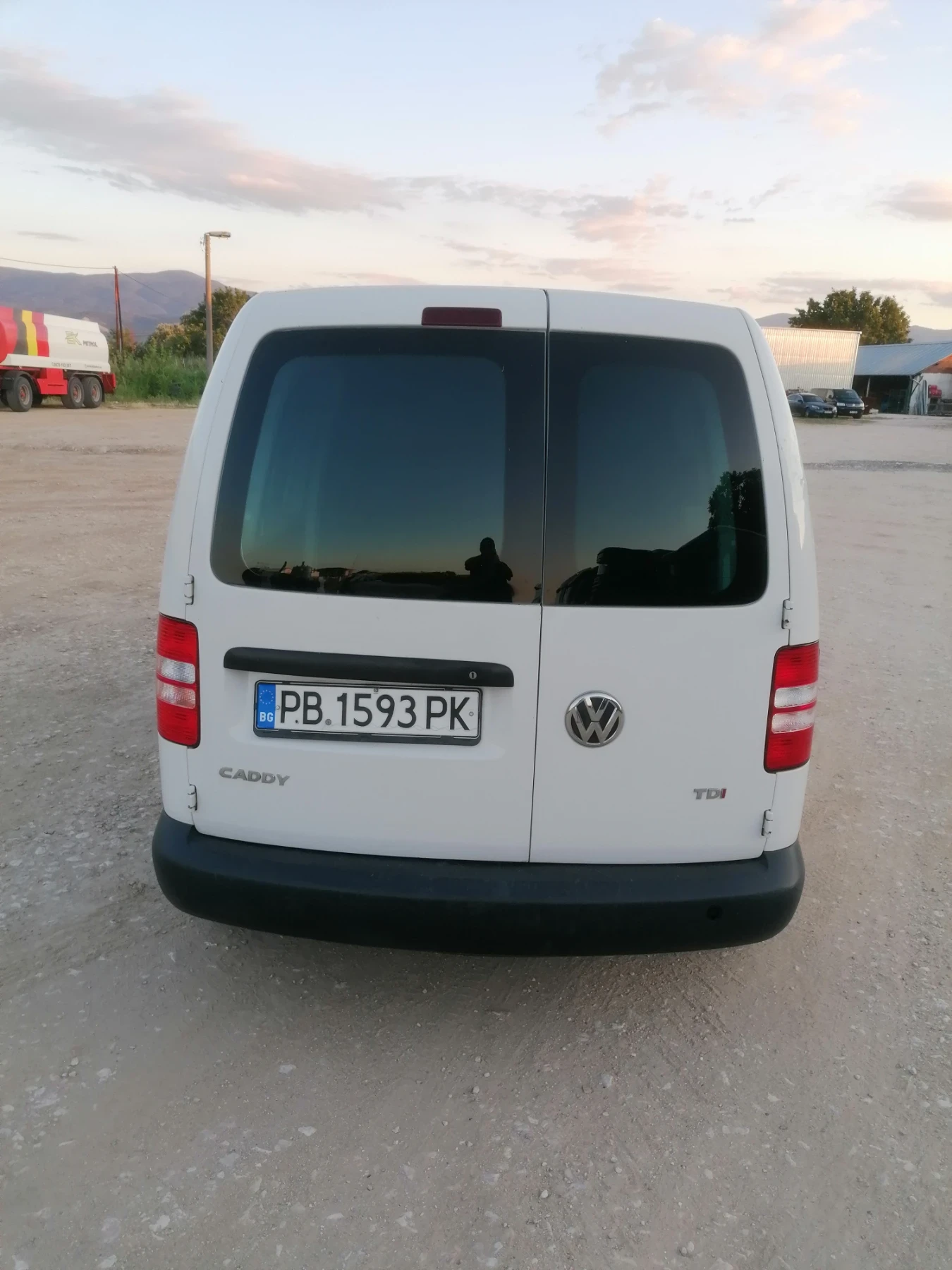 VW Caddy 1.6тди , снимка 6 - Автомобили и джипове - 55301969