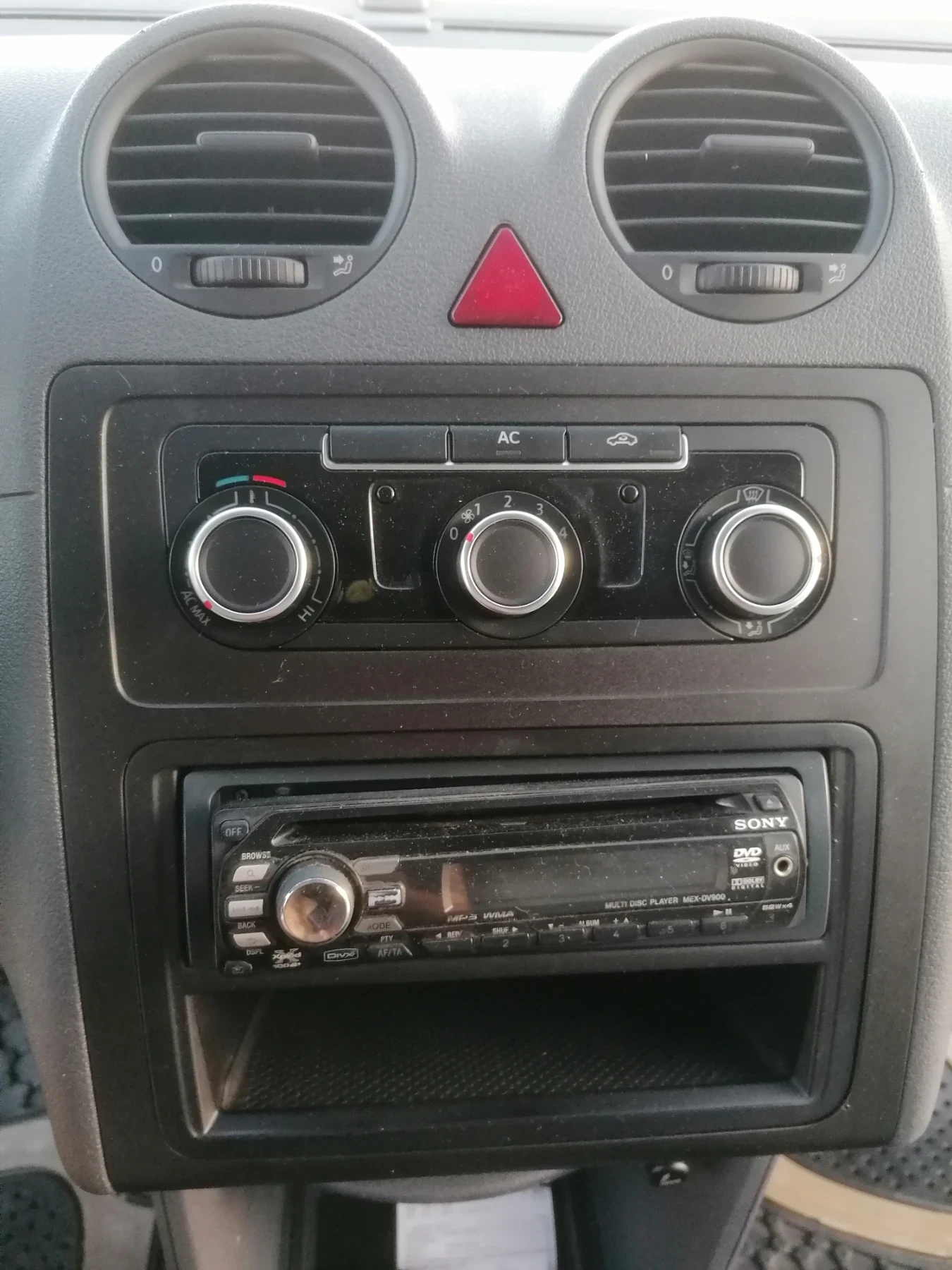 VW Caddy 1.6тди , снимка 13 - Автомобили и джипове - 55301969