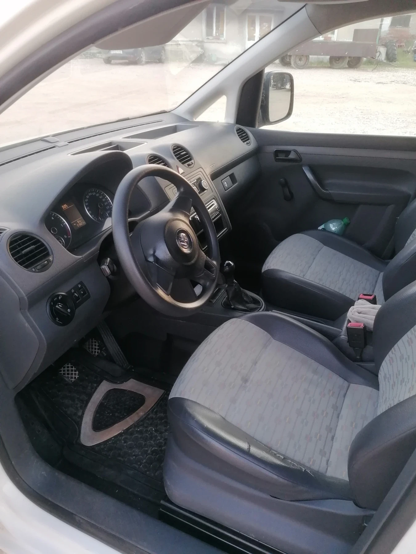 VW Caddy 1.6тди , снимка 11 - Автомобили и джипове - 55301969