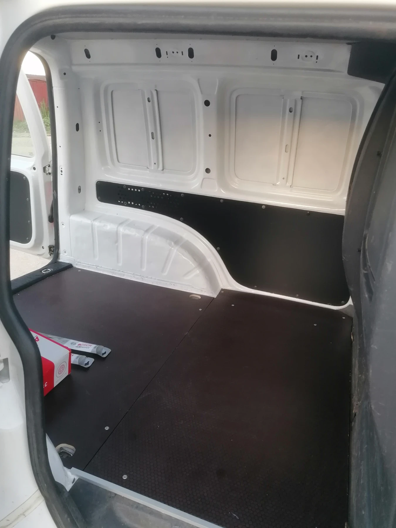 VW Caddy 1.6тди , снимка 9 - Автомобили и джипове - 55301969