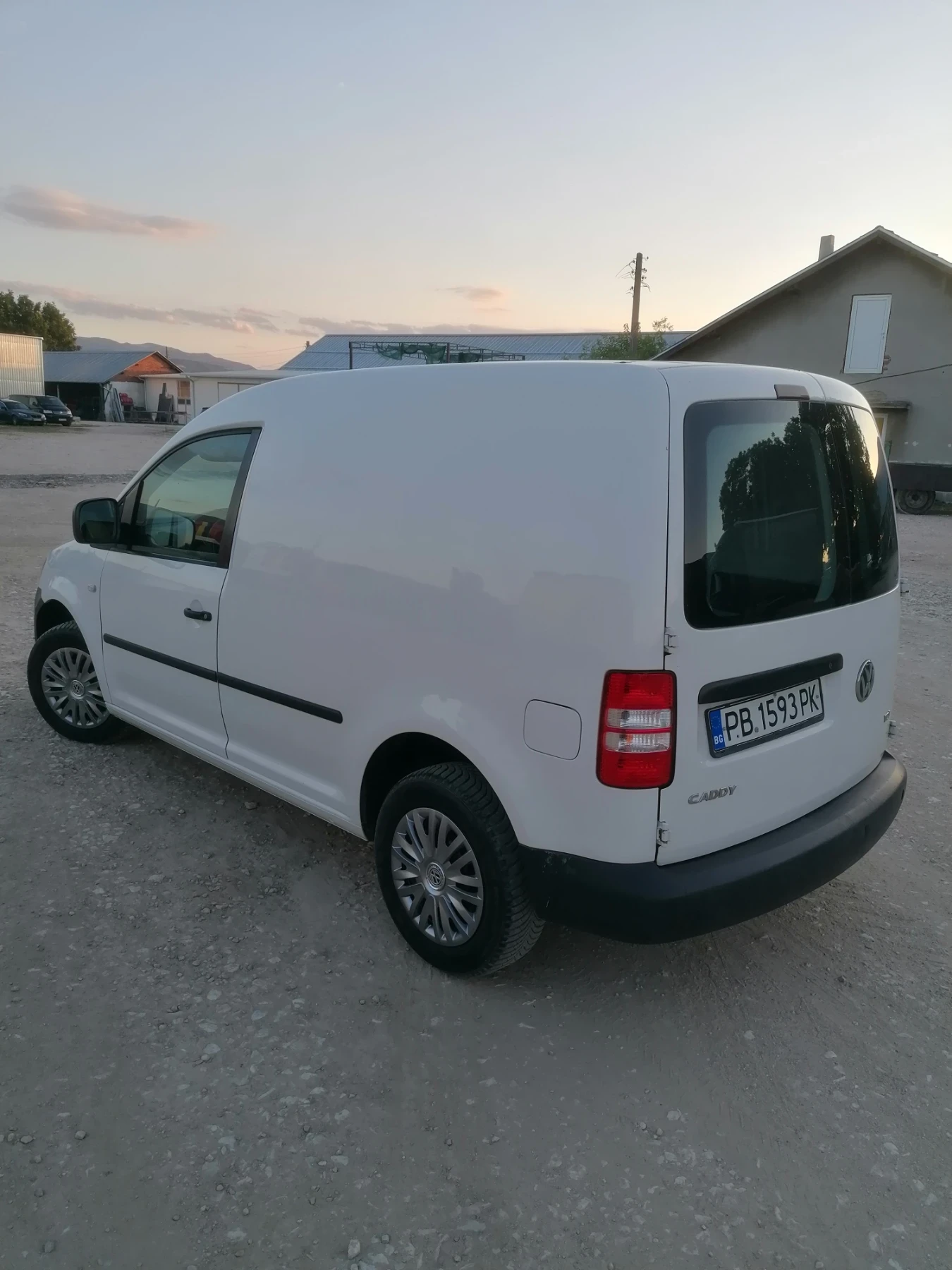 VW Caddy 1.6тди , снимка 7 - Автомобили и джипове - 55301969